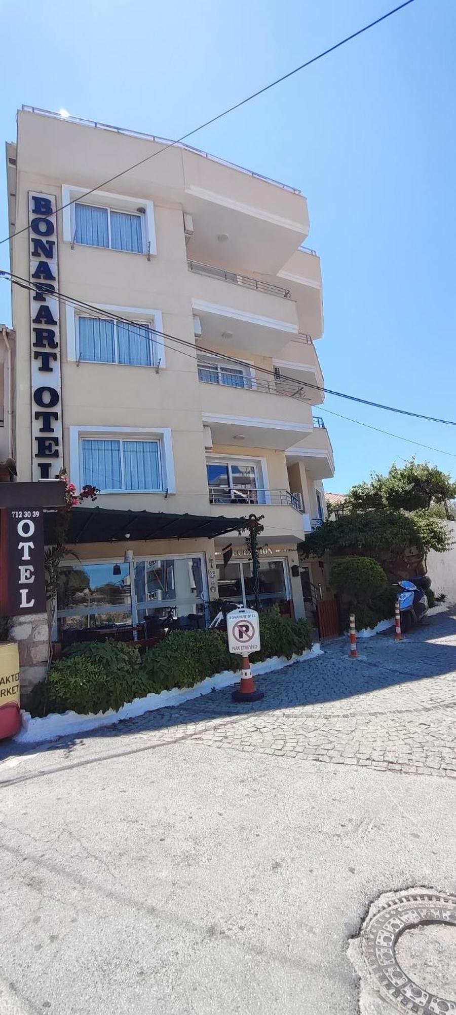 Bonapart Hotel Çeşme Buitenkant foto