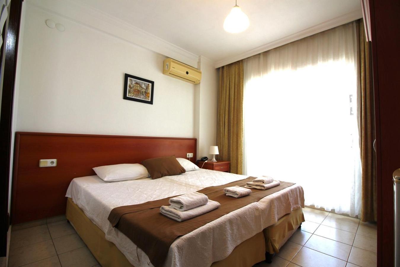 Bonapart Hotel Çeşme Buitenkant foto