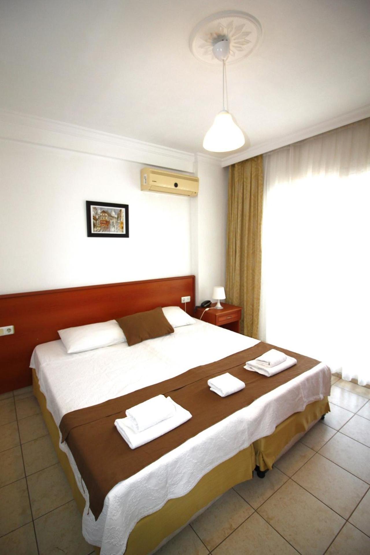 Bonapart Hotel Çeşme Buitenkant foto