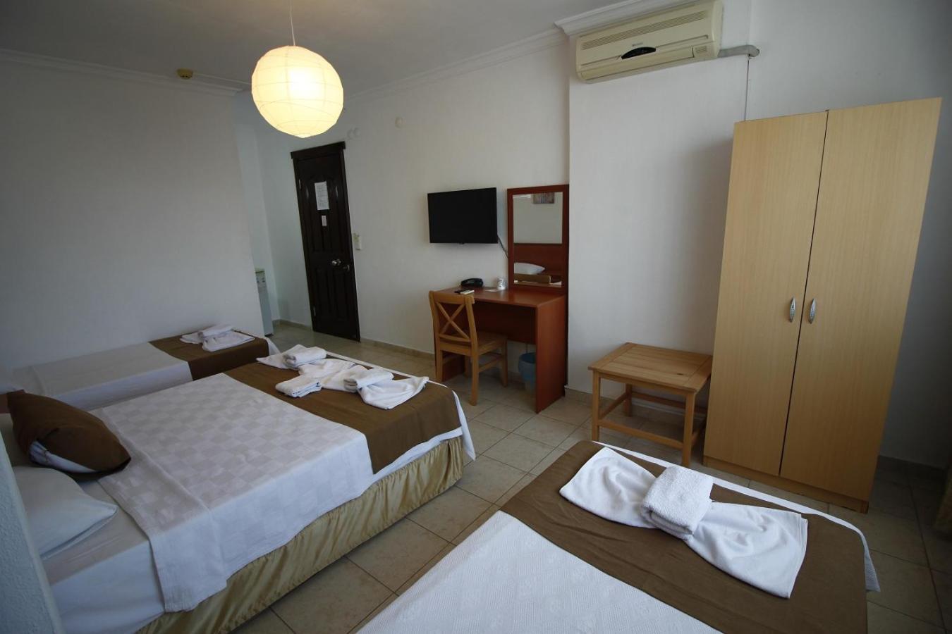 Bonapart Hotel Çeşme Buitenkant foto